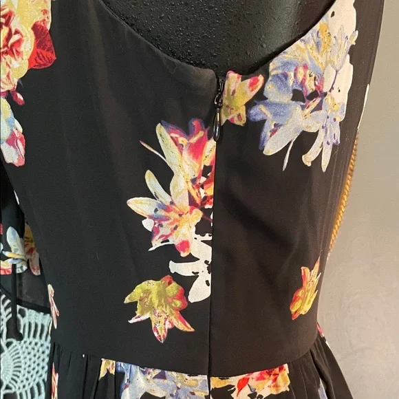 Express Black Floral Mini Dress - Picture 4 of 7